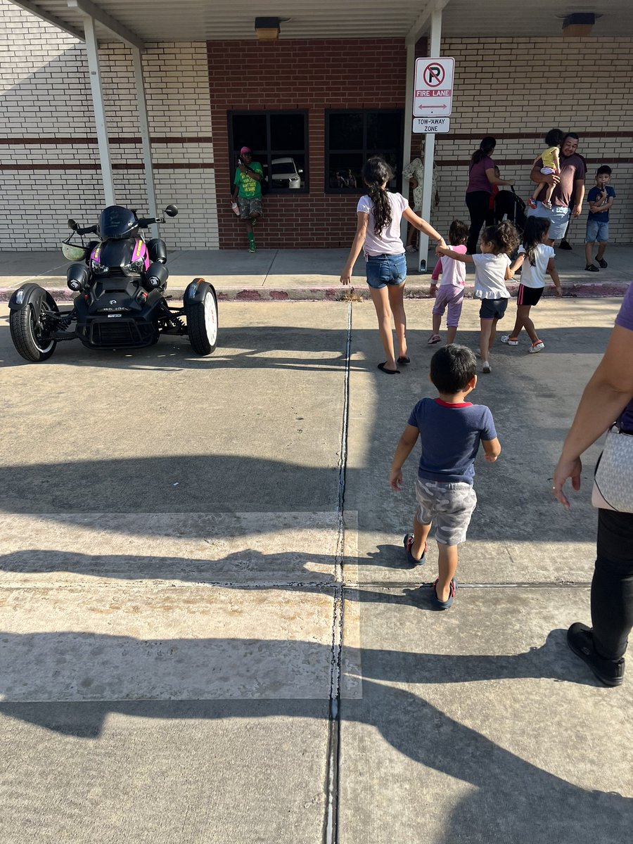 msRoshundriaK's tweet photo. All in at @MadingES Loving.Every.Growth.Opportunity.
 L.E. G.O. #LEGO @HoustonISD @TeamHISD @SouthArea_HISD https://t.co/gHFod5Wv1v