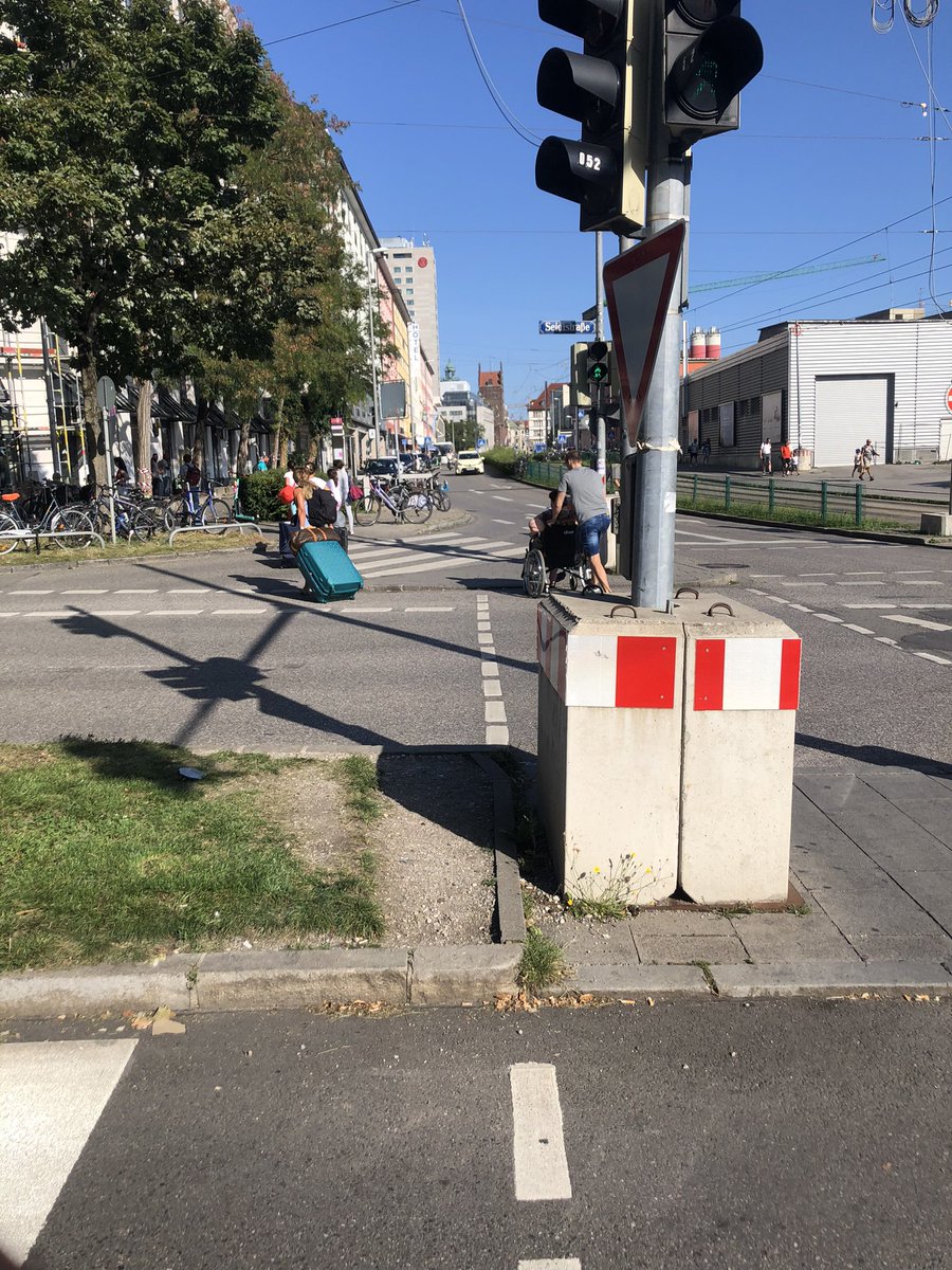 desirepath_look's tweet photo. Seidlstrasse Munich, Bavaria
#munich #bavaria #fuckcars #urbanplanning #tempo30 #munichHBf https://t.co/jNOZkl99L0