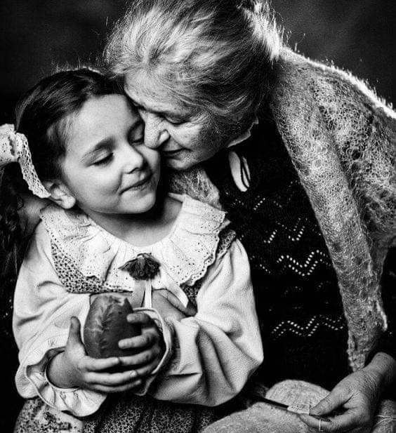 Coquetaa_39's tweet photo. “En la vida ni se gana ni se pierde,
ni se fracasa
ni se triunfa.
En la vida se aprende,
se crece,
se descubre,
se escribe,
se borra.
Y se reescribe otra vez,
se hila,
se deshila y
se vuelve a hilar.
El día que comprendí https://t.co/3VMqYTvwgH