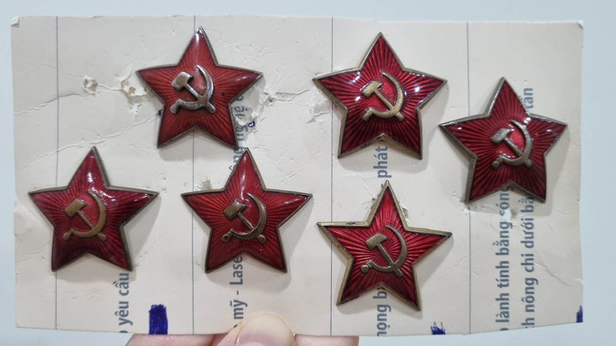 comradecuong's tweet photo. My current Soviet Red Army and Soviet Army star cap badge collection have: one Obr.36 star in 34 or 32mm size, 2 Obr.39 star, one Obr.45 star and 2 Obr.53 star 😊☭👍
•
#СССР
#Obr36 #Obr39
#Obr45 #Obr53
#SovietCapBadge
#Кокарда #CapInsignia
#CapBadge #CapBadges
#帽章 #모표 #帽徽 https://t.co/xvi0pujiPI