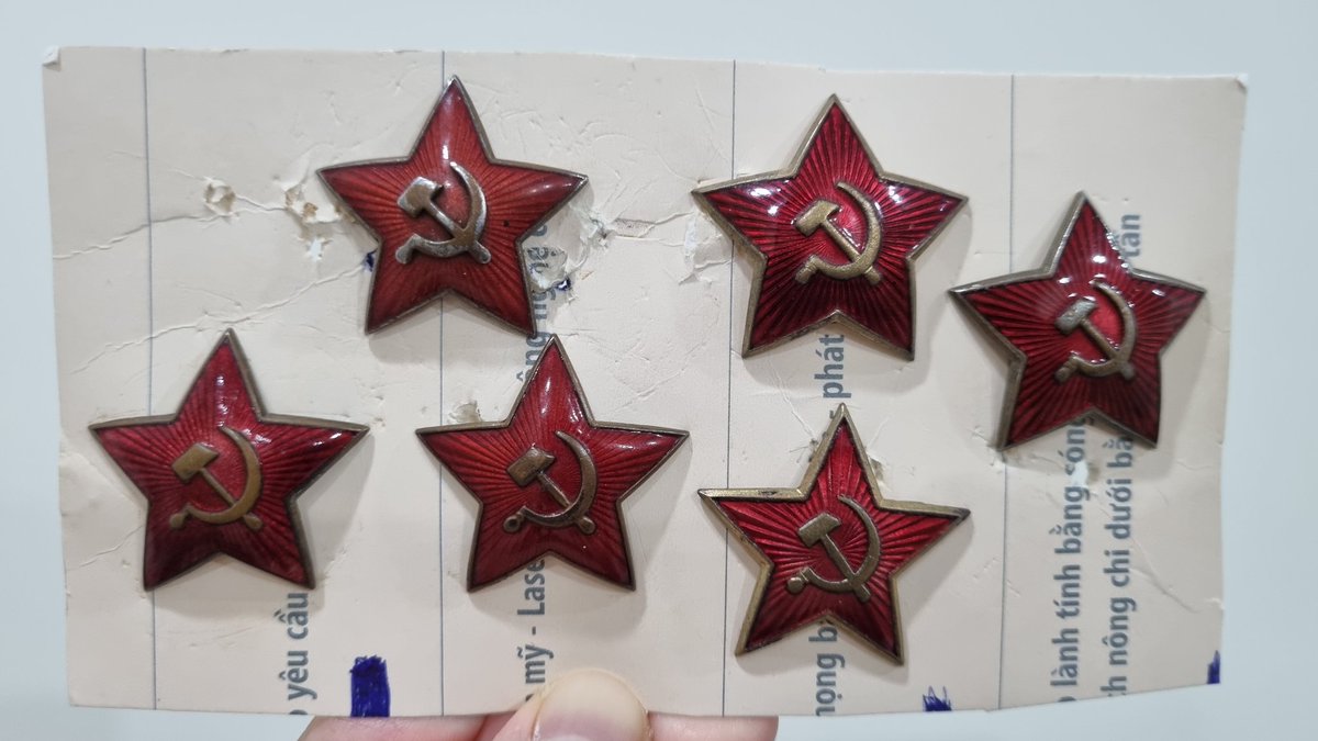 comradecuong's tweet photo. My current Soviet Red Army and Soviet Army star cap badge collection have: one Obr.36 star in 34 or 32mm size, 2 Obr.39 star, one Obr.45 star and 2 Obr.53 star 😊☭👍
•
#СССР
#Obr36 #Obr39
#Obr45 #Obr53
#SovietCapBadge
#Кокарда #CapInsignia
#CapBadge #CapBadges
#帽章 #모표 #帽徽 https://t.co/xvi0pujiPI