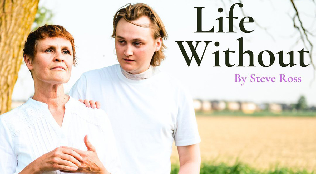 With "Life Without", playing at the Here For Now Theatre festival (herefornowtheatre.com), Steve Ross may have written a masterpiece about an ordinary family dealing with tragedy. The language is absolutely natural and the acting and direction flawless: stage-door.com/3/Reviews/Entr…