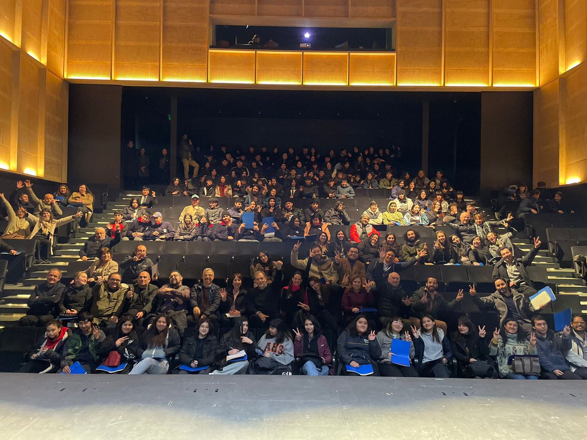 Rodrigohqc's tweet photo. Congreso Futuro Panguipulli, una hermosa experiencia d 3 días para + d 500 estudiantes de la comuna, d zonas rurales y urbanas, + docentes, directores y comunidad en general, quienes tuvieron acceso a ponencias, conversatorios, intercambios de saberes, acerca d IA, GPT, Metavers https://t.co/6TdDIEIy8e