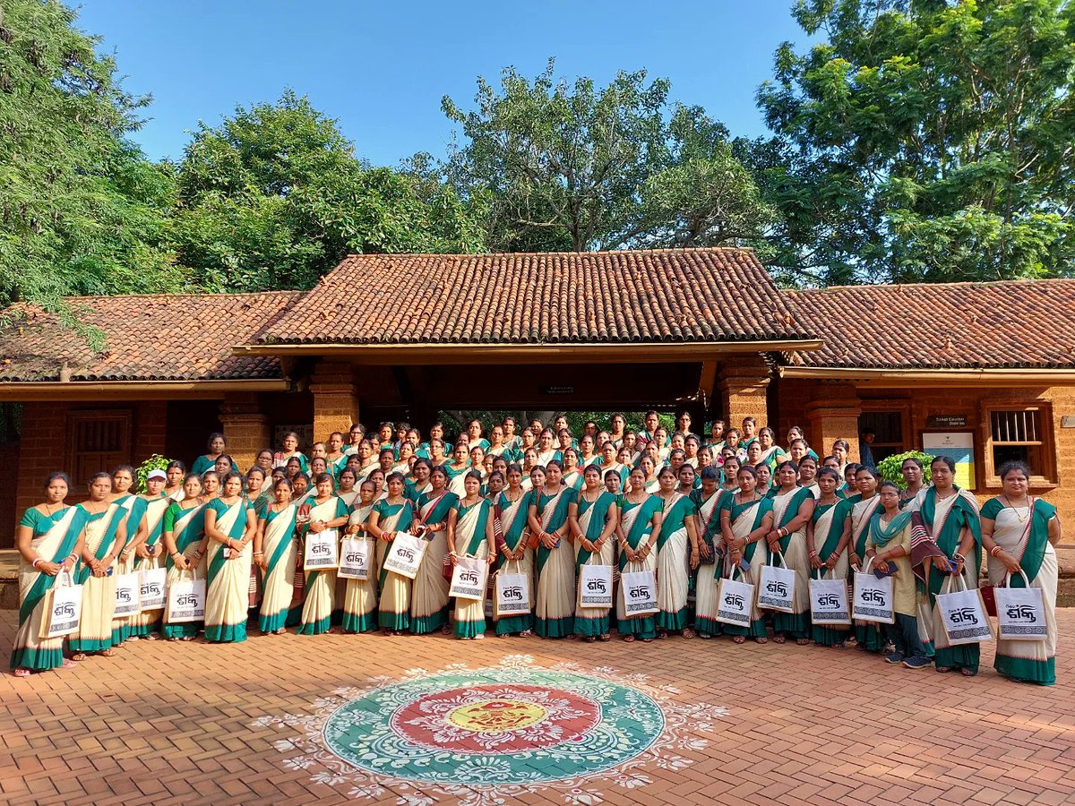 kalabhoomibbsr's tweet photo. Empowering #MasterBookKeepers from @mission_shakti! Enlightening exposure visit to Odisha Crafts Museum-KalaBhoomi with dedicated nodal coordinators &amp; officials.
Learning and admiring the traditional arts and crafts of Odisha.

#Empowerment #Museumvisit #MissionShakti https://t.co/734EwowvUt