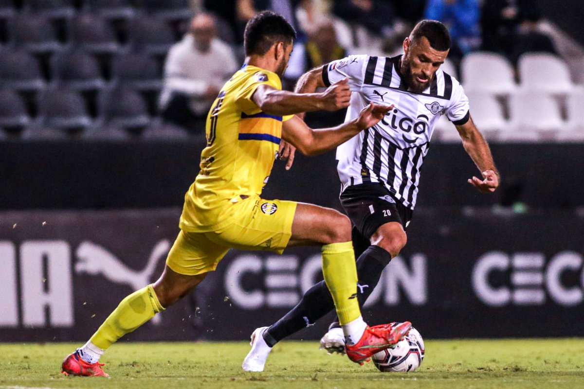 ➡️La #CopaDePrimera se vive por La Deportiva junto a <a href="/Pelotadividida2/">Pelota Dividida</a> 

⚪️⚫️Libertad vs 🔵🟡Sportivo Trinidense

🏟️: La Huerta
⏰Previa: 19:00
⚽️Partido: 19:30
🎙️Relata: #JoséGonzález
🎙️Comenta: <a href="/VelazquezErwin/">Erwin Velazquez</a> 
💻Coordina: <a href="/carlitosrojasca/">carfaroca</a> 

#ÚnicaEnFútbol #1120AM