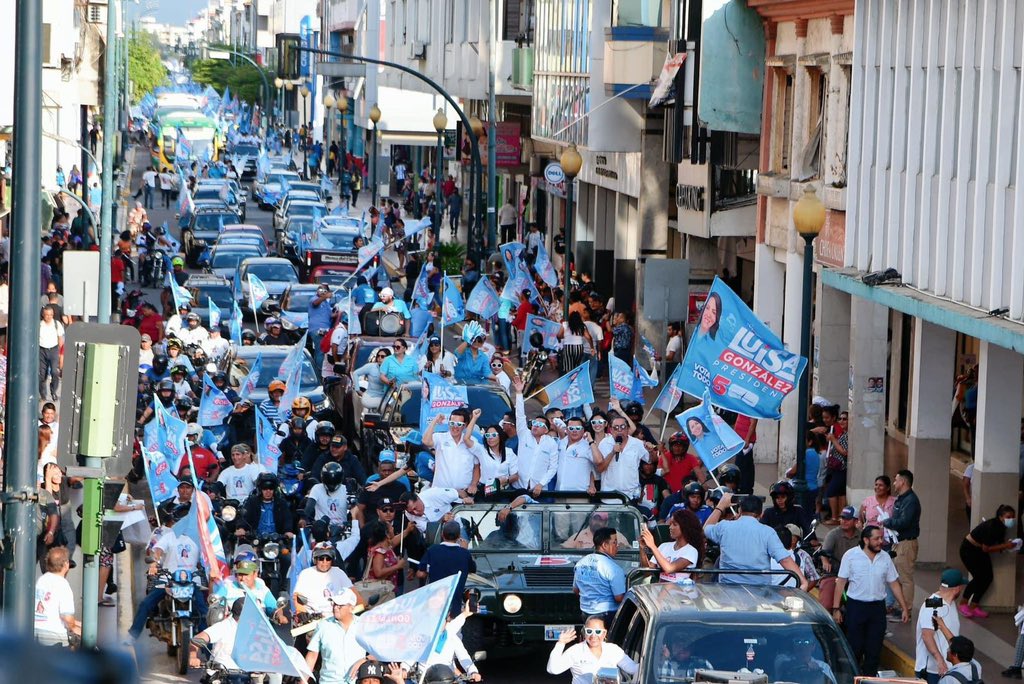 arlington92's tweet photo. ¡#ElOro lo confirma!

Este #20Agosto, #TodoTodito por la #RevoluciónCiudadana lista ✋🏻.

El resurgir de la patria, está en camino. 😉

#LuisaPresidenta
#UnaSolaVuelta
#YaEstá
@MashiRafael 
@JorgeGlas https://t.co/flI1laaG1E
