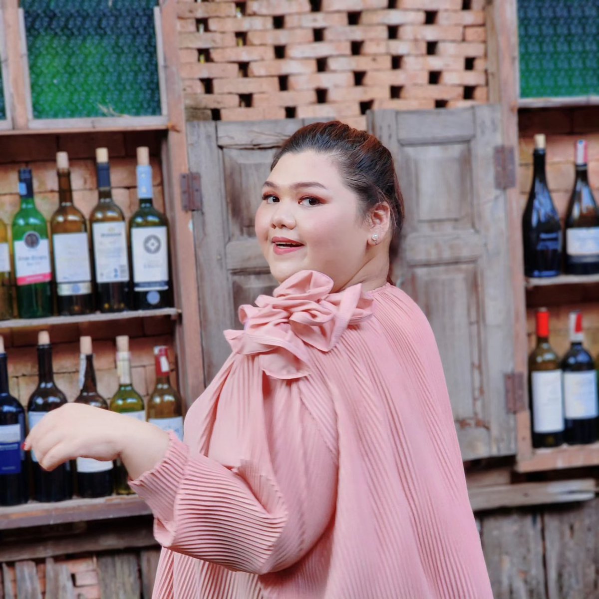 chacharaychaya's tweet photo. อยากเป็นไอตัวเล็กของใครสักคนจัง แต่ติดตรงที่เราตัวเท่าหมู...🩷🐷 #แคปชั่น2023 #แคปชั่นน่ารัก #แคปชั่นโดนๆ #แคปชั่นกวนๆ  #แคปชั่นความรู้สึก #แคปชั่นคนอ้วน #แคปชั่นอ่อย https://t.co/XgrlEtNqTL