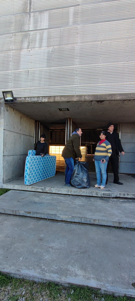 Después de asegurar las condiciones adecuadas para el regreso de las familias evacuadas, como gobierno municipal, asumimos la responsabilidad de coordinar el traslado  con  funcionarios del <a href="/MunicipioFmvd/">Municipio F - Montevideo</a> y proporcionar elementos esenciales a aquellos que resultaron afectados.