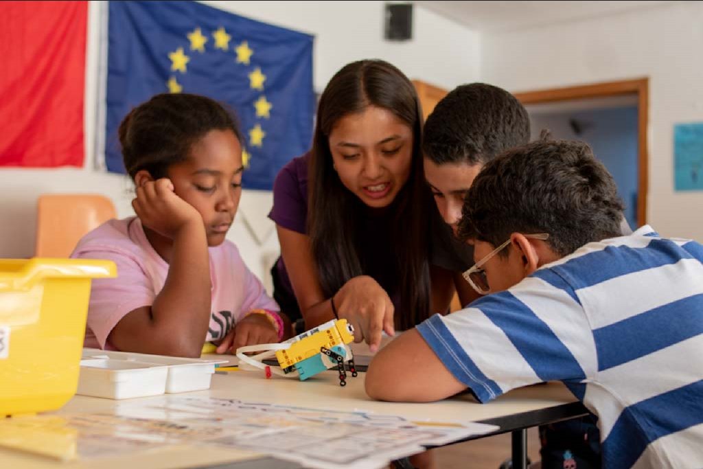 ymca_esp's tweet photo. ¡Desafiando los Límites Tecnológicos en #Salduero con LEGO SPIKE PRIME! 🤖
¡Saludos jóvenes de mentes curiosas! ¿Listos para sumergiros en el emocionante mundo de la robótica y la programación? ¡Únete a nosotros!
#SaldueroV #LEGOtech #InnovaciónTecnológica #MentesCuriosas https://t.co/kceqp3UTHx