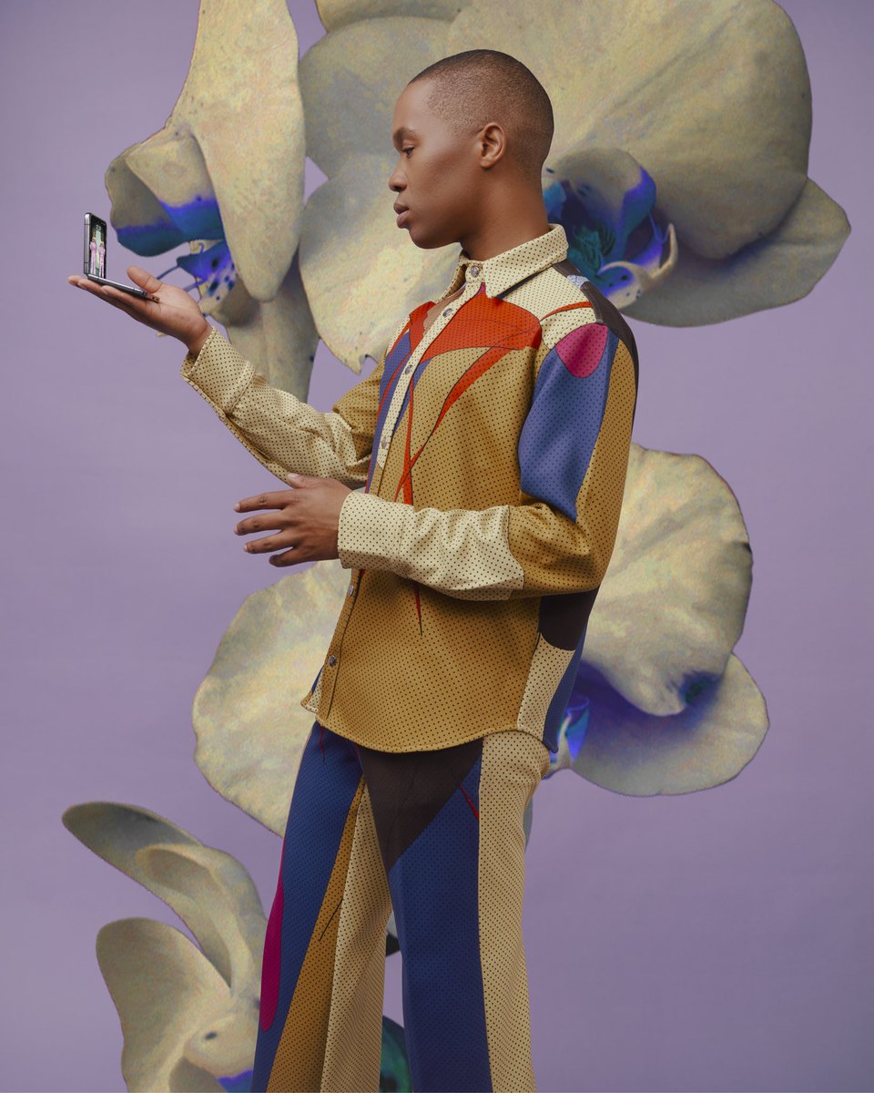 Samsung Collaborates with Designer Thebe Magugu to Revolutionise Consumer Experiences.

braamvibes.co.za/2023/08/19/sam… 

 <a href="/SamsungSA/">SamsungSA</a> <a href="/_ThebeMagugu_/">Thebe Magugu</a>