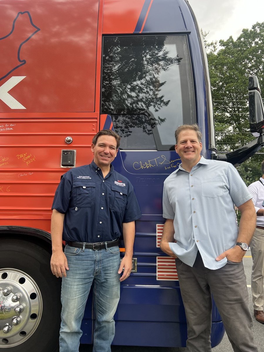 Handshake by handshake, person by person. That’s how you win the First in the Nation Presidential Primary. Good to see @RonDeSantis doing it the New Hampshire way at the Londonderry Old Home Day Parade. Two of the best governors in the country hanging in Londonderry!