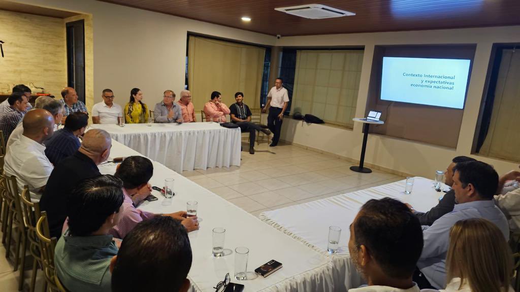 WilCerratoHN's tweet photo. Continuando con nuestras visitas a nivel nacional tuve la oportunidad de reunirme con emprendedores y generadores de empleo de la ciudad de El Progreso. Un gusto poder conversar, debatir sobre los grandes retos de la economía de nuestro país y proponer soluciones. https://t.co/WZXYri4Ftl