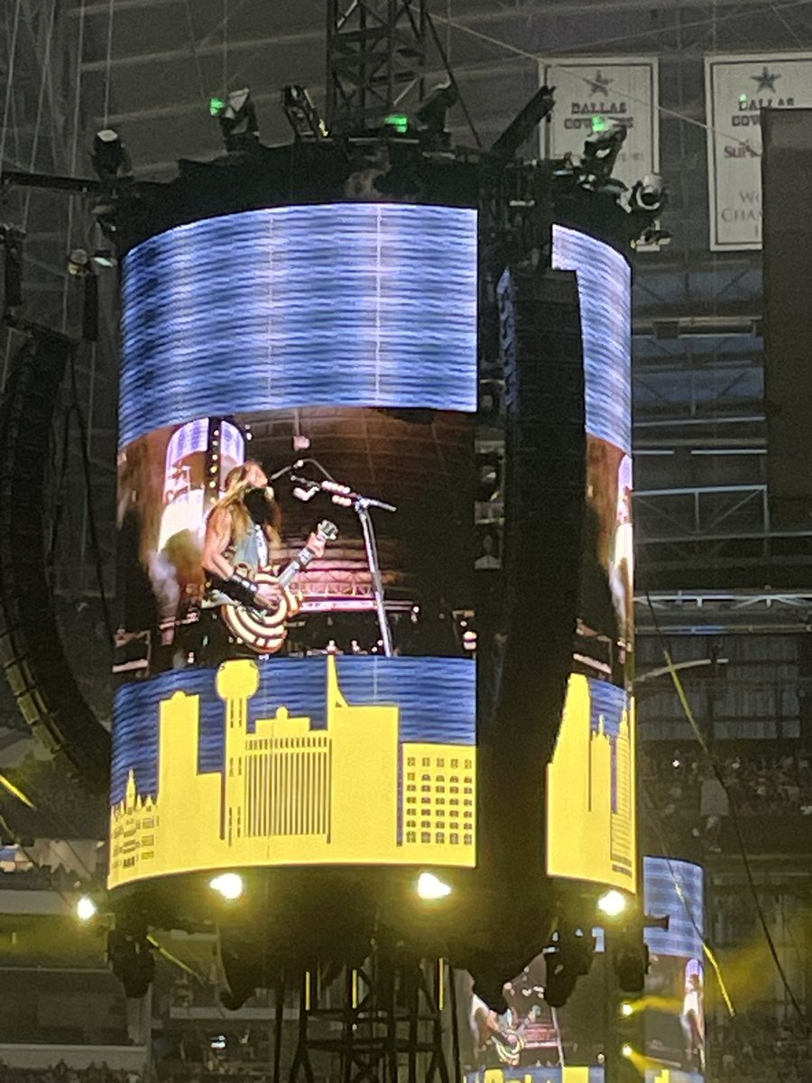 sparker71's tweet photo. What a great show last night from @Pantera !  We had a great time, especially seeing the great @ZakkWyldeBLS last night in Arlington!! https://t.co/BdaQj8Hnp5