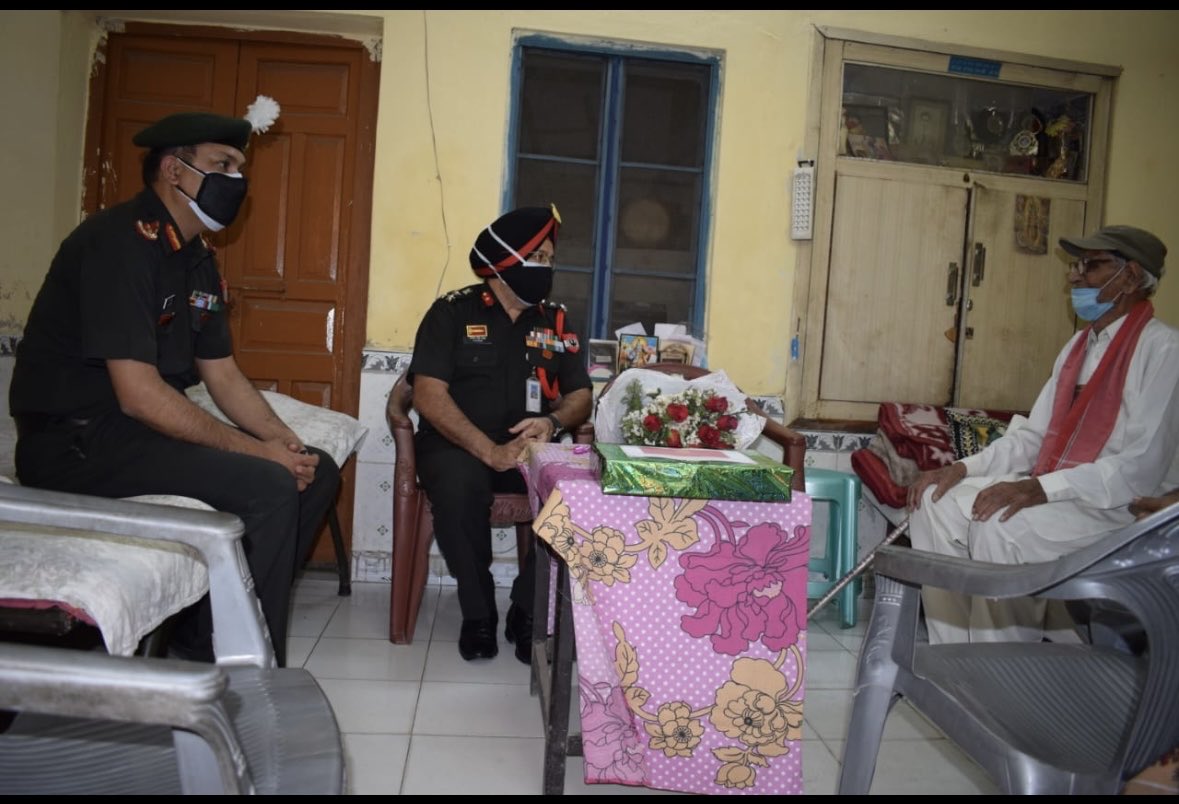 Hardisohi's tweet image. #MatterOfPride
Some events leave indelible marks on your soul.
During #COVID, a proud 99 year old veteran walked into my office &amp;amp; offered to donate all his savings of Rs 2 lakh to fight COVID.
I refused but he forced me to take Rs 1 Lakh. 
He is the richest man I know of.
🇮🇳🫡