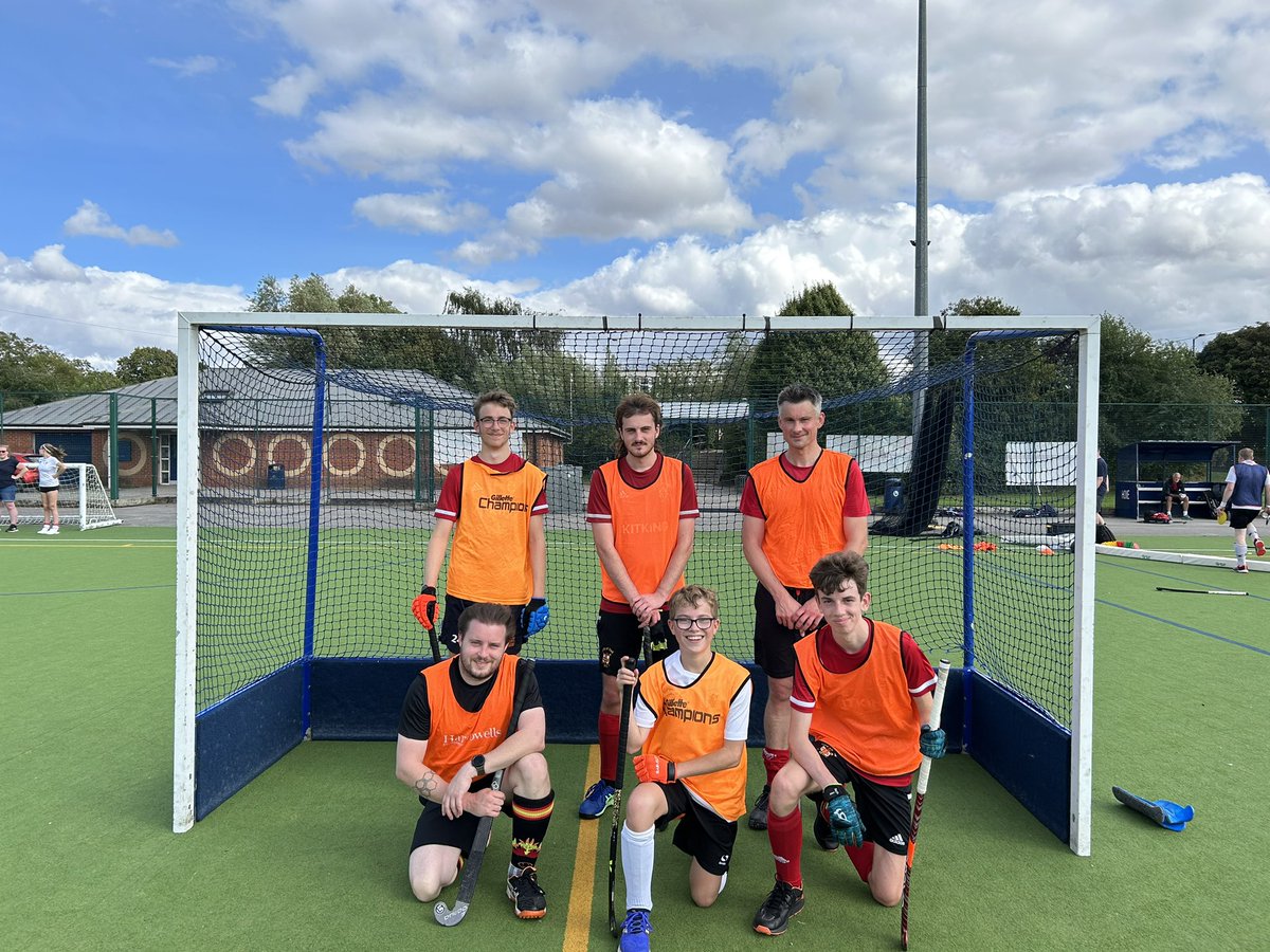 Danny_Ellwood09's tweet photo. @CityofYorkHC Mens Club Selection training today we had the Orange🍊 team as the winning team today in our quick fire tournament 🏆 

Working of getting back into the swing of things and building on working together in tight areas 

Great work from all, in the warm conditions too https://t.co/intl4bhMuG