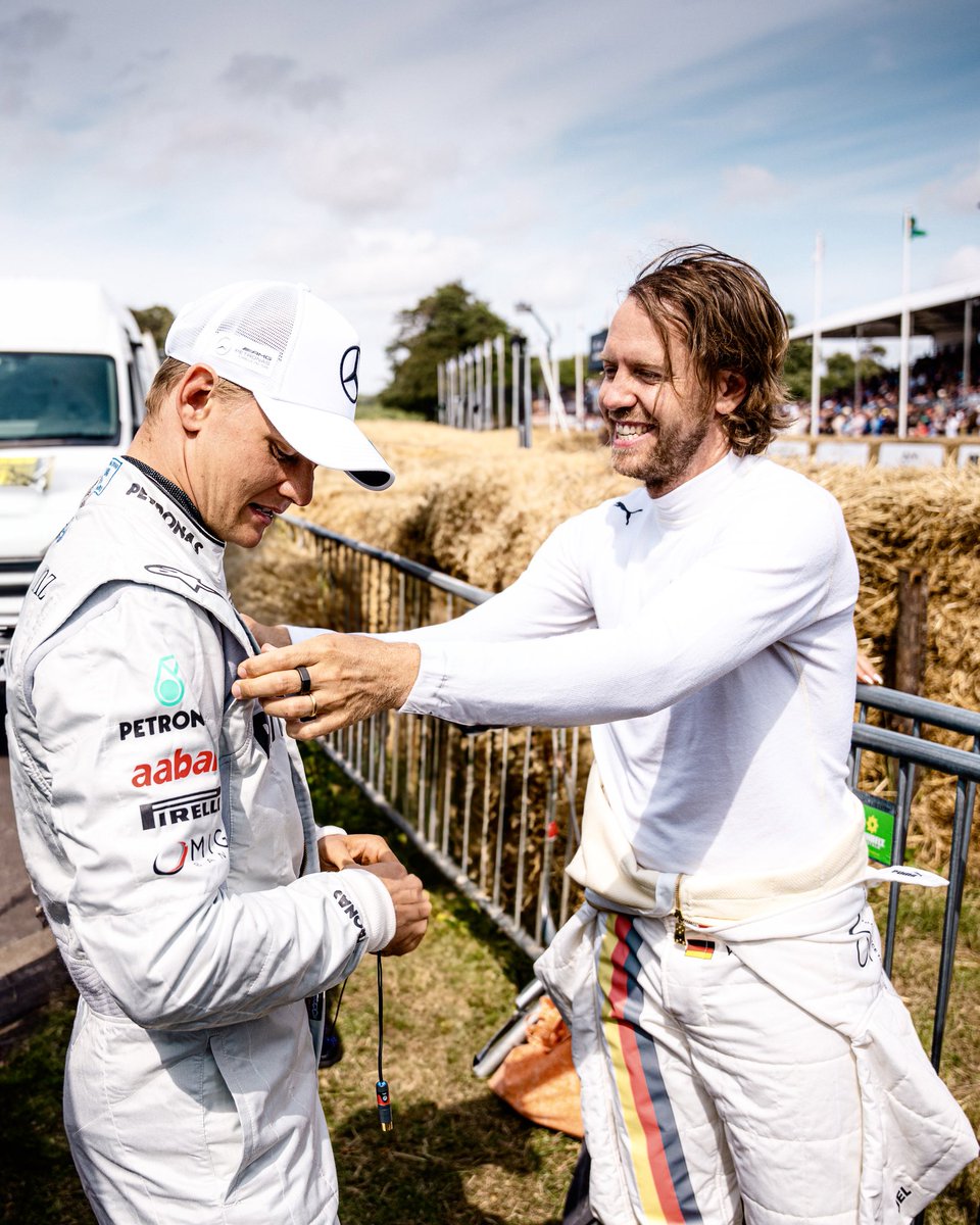 This moment. 🥰 Seb approved of Mick's <a href="/fosgoodwood/">Goodwood FOS</a> vintage Schumacher fit. ❤