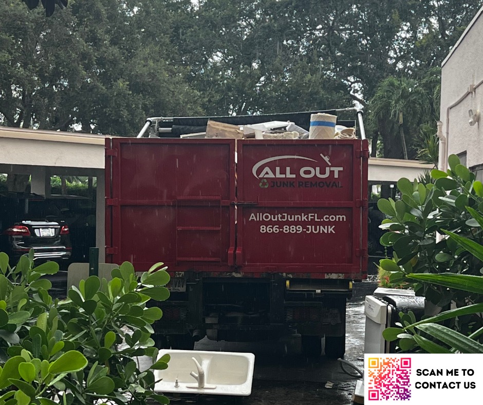 All Out Junk Removal is here to assist with condo junk removal. Living in a condo has so many benefits, but when it comes to removing furniture, trash, or debris it can be a challenge. We are here to help! Our professionally trained staff will carefully load everything!