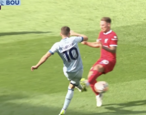 No red vs red 😂

Welcome to the best league in the world, <a href="/premierleague/">Premier League</a>