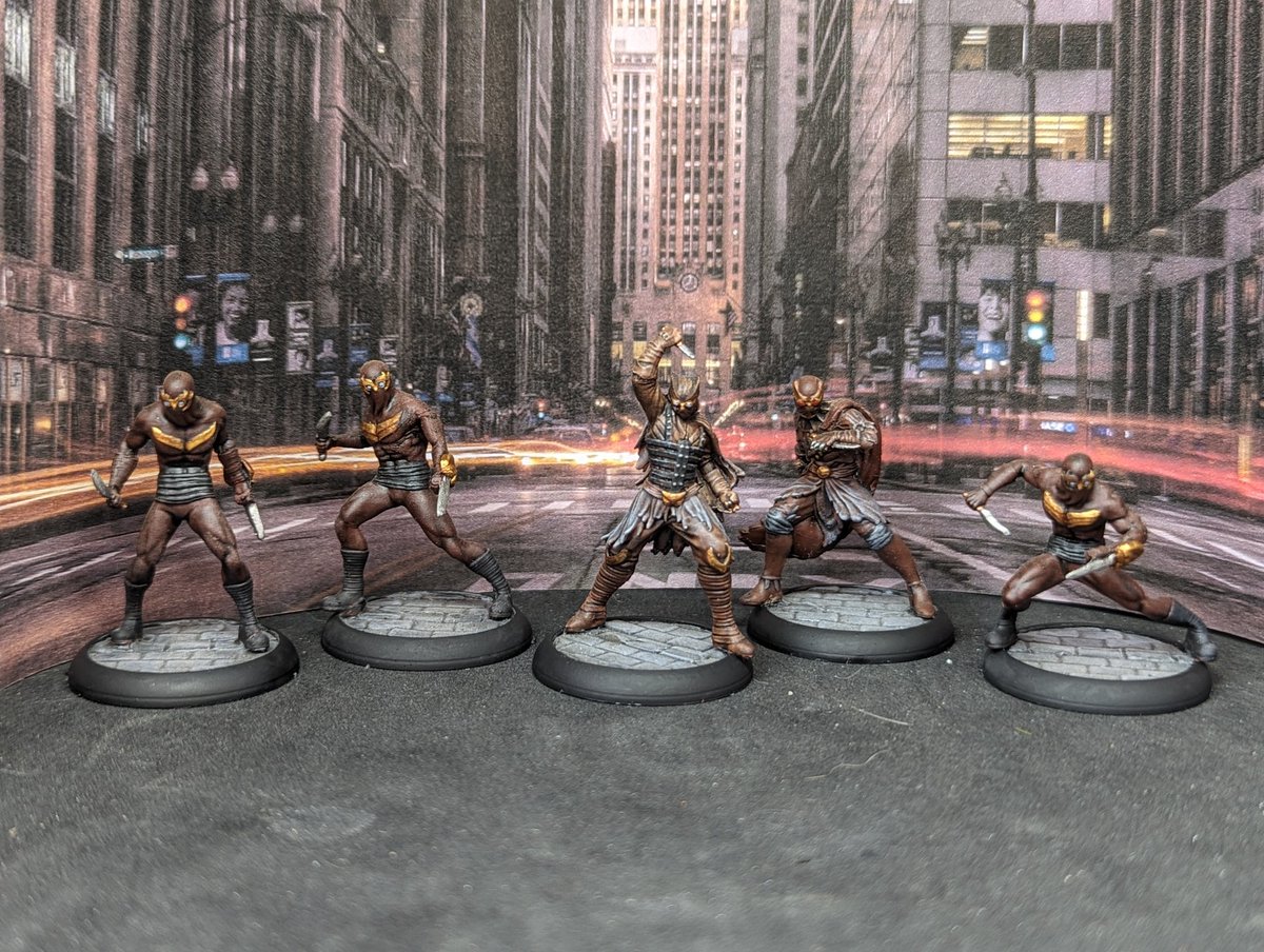 ChristophPBacon's tweet photo. Productive hobby day finishing off some half done projects. 1st up I painted the last few owls for the "Court of owls" crew for #BatmanMiniaturesGame #warmongers #WePaintMinis #MiniaturePainting https://t.co/3G8eUshvdf