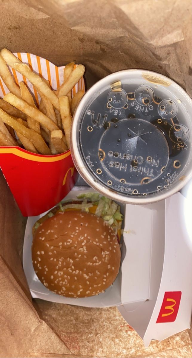 ㅤ

Jauh-jauh ke bali, lapar tengah malam yang dibeli 𝘣𝘪𝘨 𝘮𝘢𝘤 juga. 

ㅤ