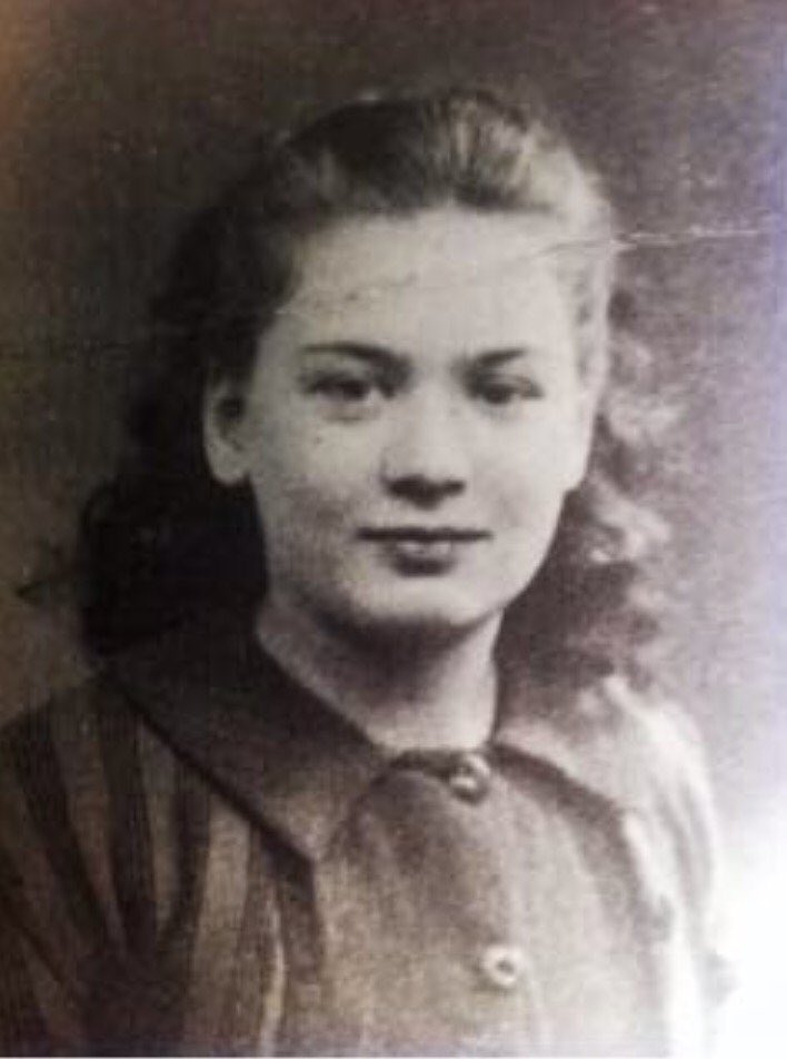 19 August 1942 | A transport of 997 Jews deported from Drancy arrived at #Auschwitz. After the selection 897 of them were immediately murdered in gas chambers.  

One of them was Fanny Brauch from #Paris.  She was 15 years old.