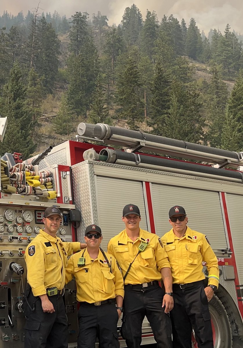 CTVNewsRob's tweet photo. Multiple municipal fire crews from Vancouver Island including Comox, Lake Cowichan, and these 4 firefighters from Saanich, have rushed to join the fight in Kelowna.  This team from Saanich is on the ground, after arriving Friday afternoon. ⁦@CTVNewsVI⁩ #BCwildfires https://t.co/FqAcmpN7xB