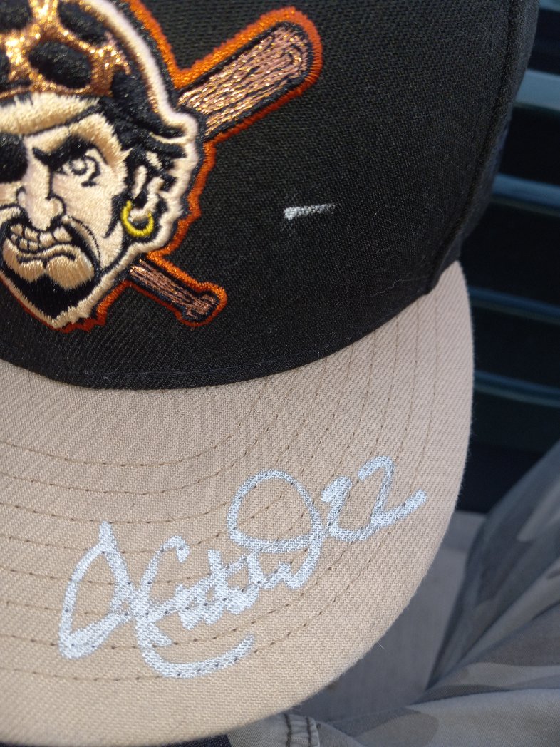 21CLEMENTE1972's tweet photo. What a blessing it was to get @TheCUTCH22 autograph on Clemente's birthday. As it was my son's 1st MLB game. I wish Cutch would have played last night but, this was worth it for sure.
He is a class act. Thanks Cutch https://t.co/5tZZQFAR3S