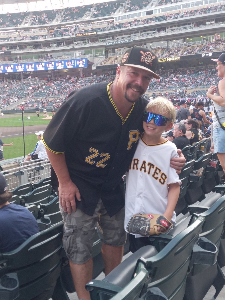 21CLEMENTE1972's tweet photo. What a blessing it was to get @TheCUTCH22 autograph on Clemente's birthday. As it was my son's 1st MLB game. I wish Cutch would have played last night but, this was worth it for sure.
He is a class act. Thanks Cutch https://t.co/5tZZQFAR3S