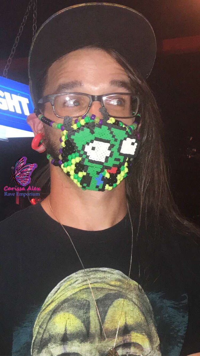 CarissaAlex's tweet photo. Custom GIR Kandi Mask 😋💚🐶✨ 
#Ravelife #Ravefashion #festivaloutfit #raverfashion #customdesign #festivalfashion #KandiMask #carissaalexraveemporium #trap #kandikid #masks #nickelodeon #ravewear #ravefashionista #edmlifestyle #anime #facemask #jewelry #InvaderZim #GIR #Rave https://t.co/EdbmjCylfc