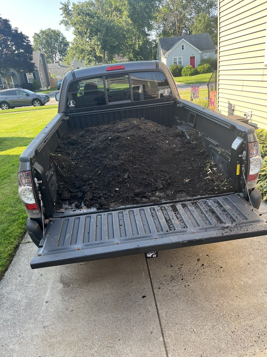 SwoleGrandpa's tweet photo. Saturday is for shoveling 💪🏻#freedirt https://t.co/SCOyViARXq