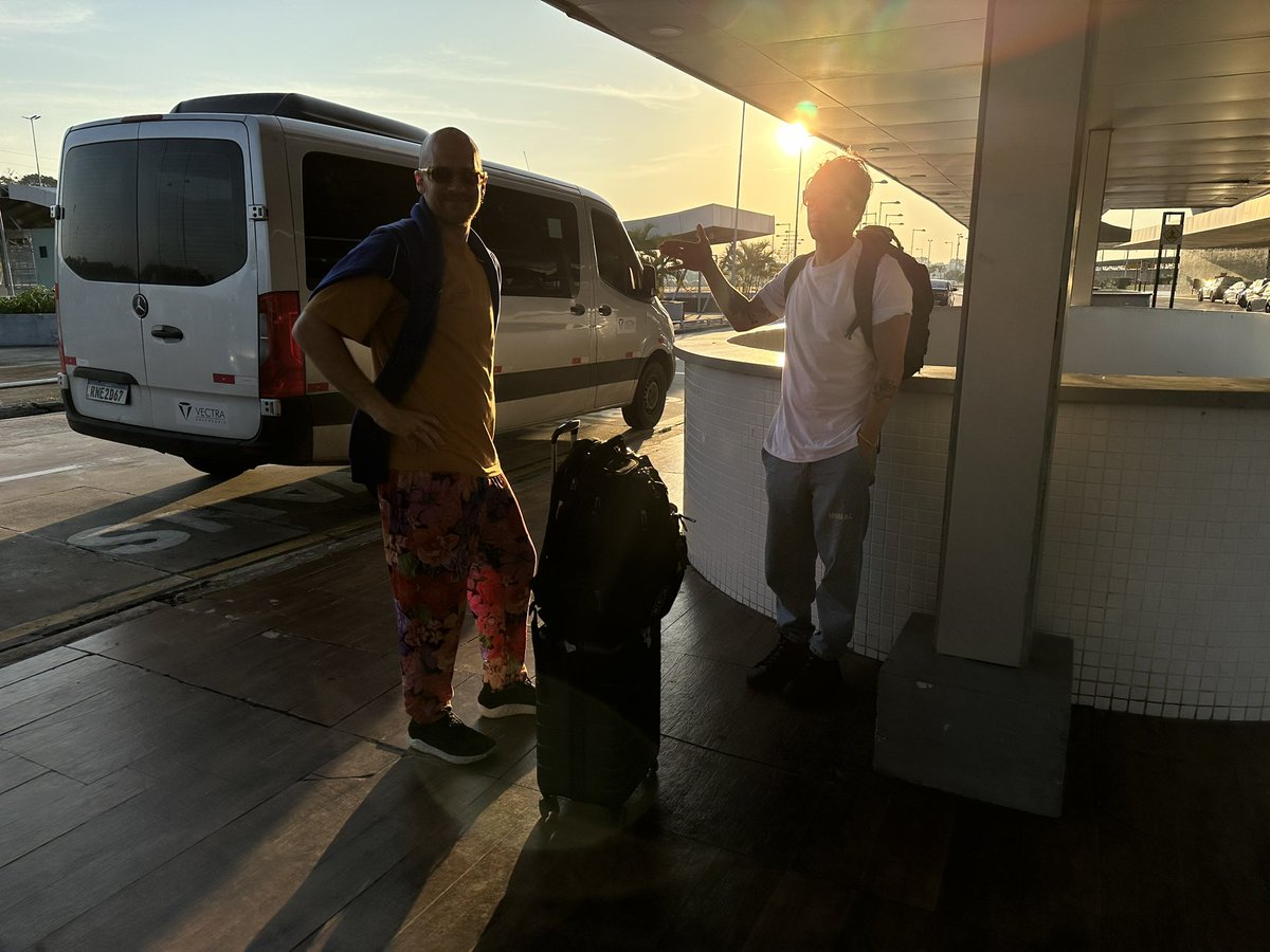 Caco_Grandino's tweet photo. @daniel_weksler e @DiFerrero passando na sua timeline pra avisar que o @nxzerooficial tá na ÁREA!!! Bora #Belem ?!?! https://t.co/Q7cU5Bq20e