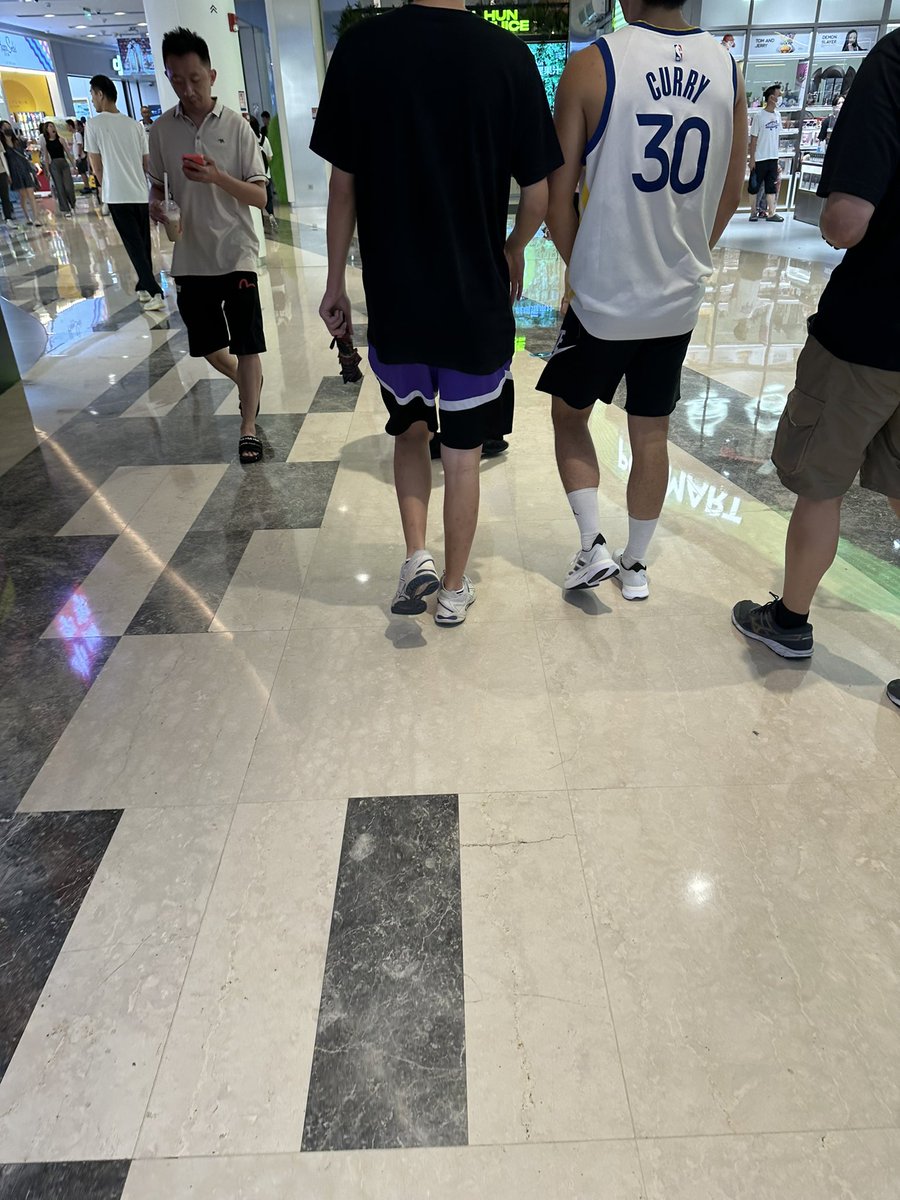 cheungtinyung's tweet photo. 好多人爱AJ这款白袜 https://t.co/rfCw9Jvpye