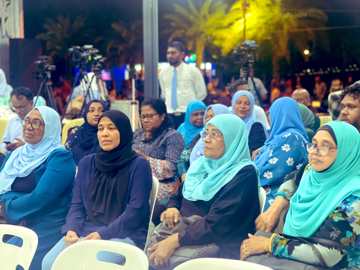 AlaikaAyesh's tweet photo. ދަ ޑިމޮކްރެޓްސް އިން މާލޭގައި ބާއްވާ ހަރުގެ ޖަލްސާ 

@TheDemocratsMV ގެ ރިޔާސީ ކެންޑިޑޭޓް @ilyas_labeeb އާއި ރައީސް @MohamedNasheed ބައިވެރިވެ ވަޑައިންނަވާނެ! https://t.co/7Wix7KcVlb