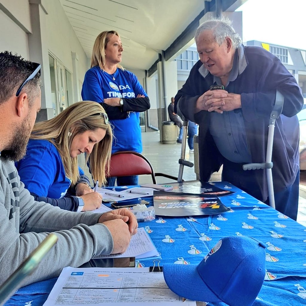 DA_Mpumalanga's tweet photo. ��eMalahleni
Voter registration assistance underway in eMalahleni
Vote for a government committed to working for all South Africa 🇿🇦
#PowerToTheRegisted
Visit: https://t.co/hvTRuwlMEG https://t.co/f3fJ3NHfVM