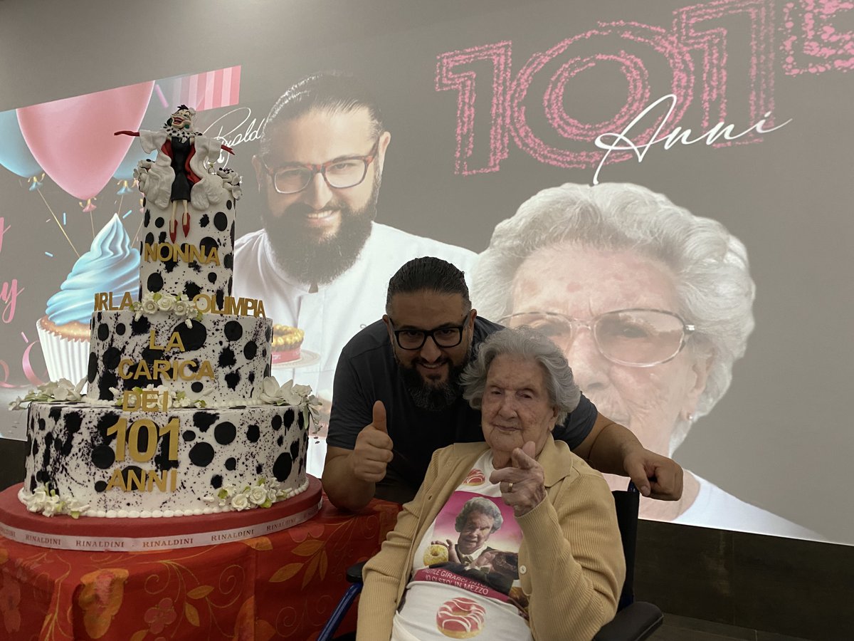 #100 anni archiviati ora si #riparte da #1 grazie per la festa gli auguri e la super torta di <a href="/Rinaldinipastry/">Roberto Rinaldini</a> 😊🎂