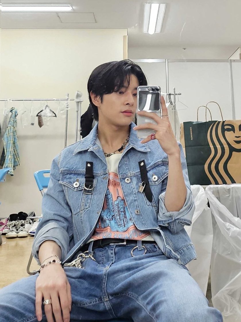 HAH SAMSUNG? jake udah ganti samsung dari lama ya????