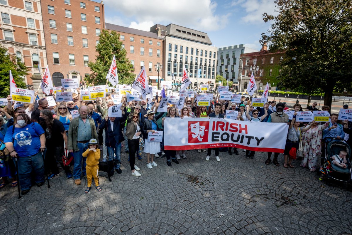 SIPTU's tweet photo. An injury to one is an injury to all. 

Irish Equity members standing in solidarity with all on #SAGAFTRAstrike in Dublin today. 

Their fight is our fight! https://t.co/LY8FeVJw68