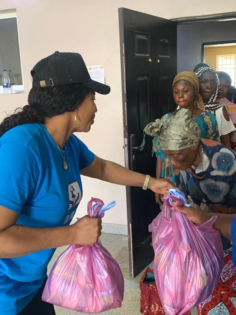 DYAFoundation's tweet photo. 18th of August 2023 nutritional intervention carried out to ameliorate hunger and malnutrition to the women and children who resides in one of the slums in Abuja environ (Gwarinpa, Abuja). https://t.co/8NOHvs190r