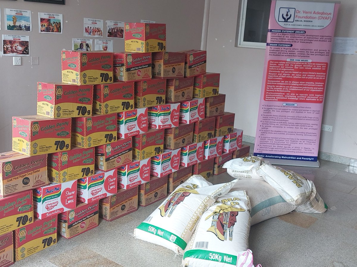 DYAFoundation's tweet photo. 18th of August 2023 nutritional intervention carried out to ameliorate hunger and malnutrition to the women and children who resides in one of the slums in Abuja environ (Gwarinpa, Abuja). https://t.co/8NOHvs190r