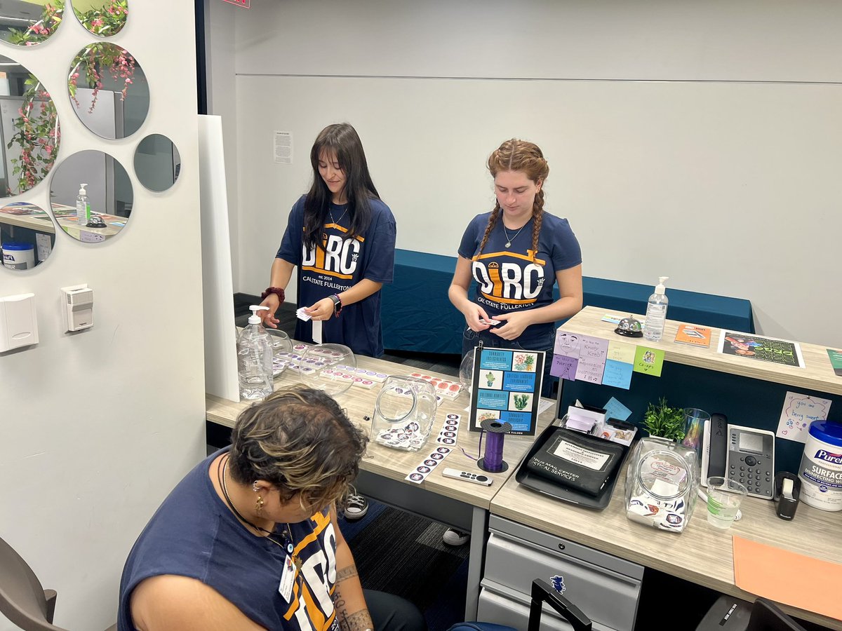YvaniaGP's tweet photo. DIRC is ready for #Titan Welcome Weekend! @csuf students come visit us in PLS-180 👌🏽 https://t.co/TbNs5Fjf4v