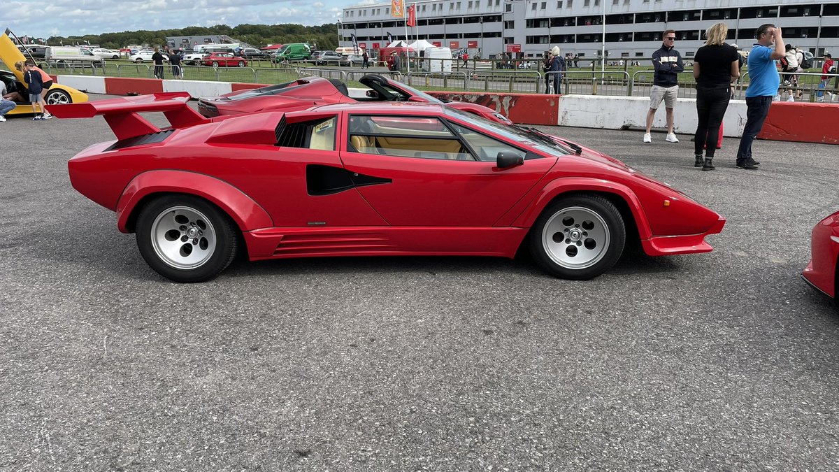 LP6704SVLambo's tweet photo. @fosgoodwood Any Countach pre Anniversary model or a Miura 😎 https://t.co/DhWG1AFlaN