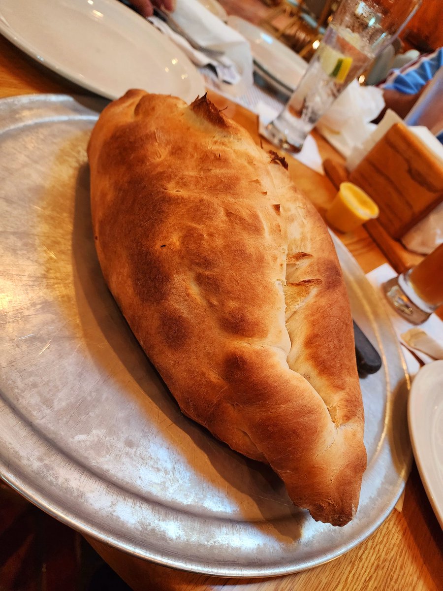 They told us this stromboli served '2 to 4'.  😳😳😳😳 #LunchIsServed