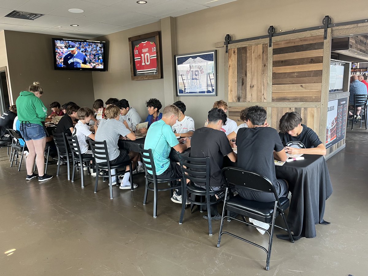 Team building breakfast before our first week of games!
#mchenrystyle