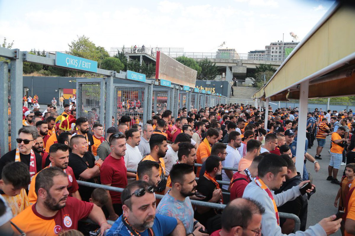 ultrAslan tweet media