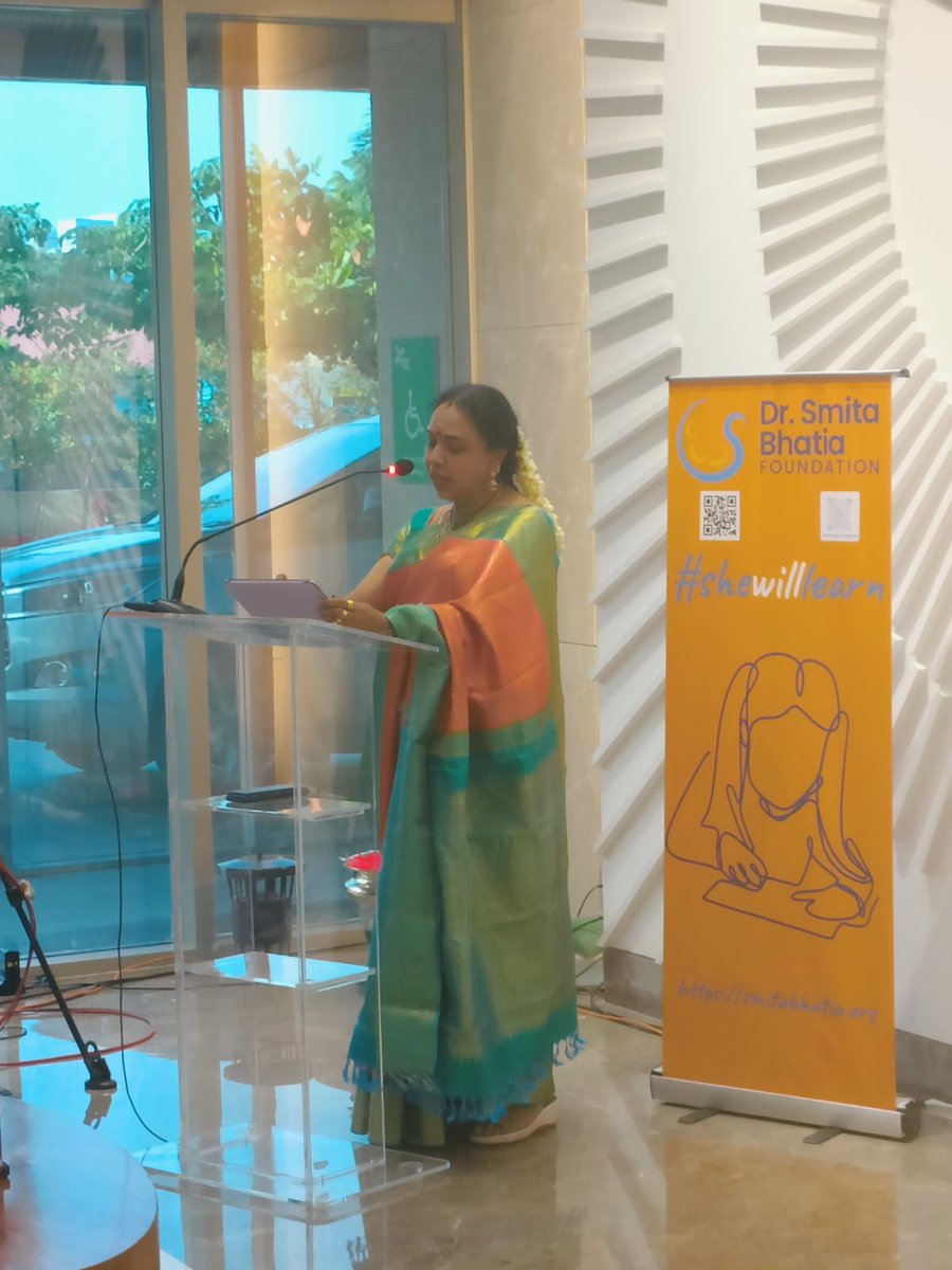ApolloProton's tweet photo. Mrs. Sudha Ragunathan, our chief guest for the event spoke about how she was inspired by Dr. Smita Bhatia's initiatives and importance of health and education in girl children.
#artherapy #apolloproton #chennai #WinningOverCancer https://t.co/GV7P8eCYLq