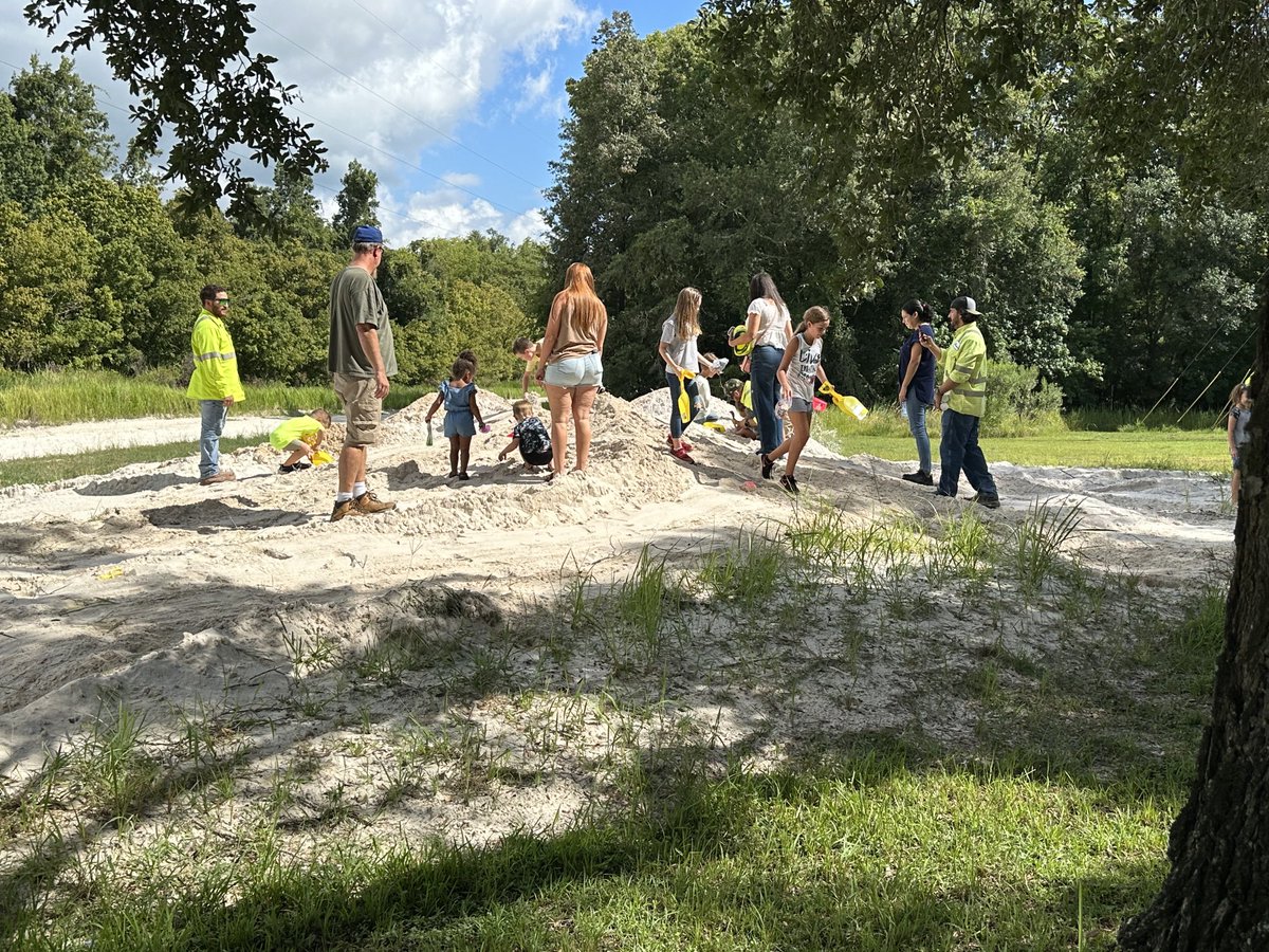 churus12's tweet photo. Bring your kid to work ⁦@CEMEXBrsCement⁩ ⁦@Cemex_USA⁩ https://t.co/fXLkkhQRwv