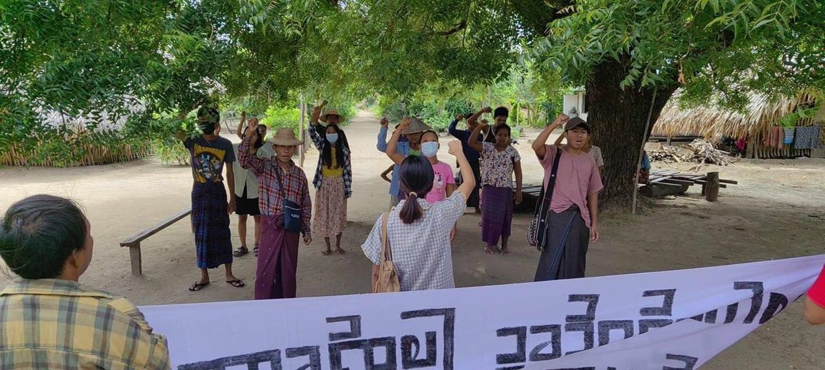 spring_2021's tweet photo. Yinmarpin-Salingyi Tsp Mass Strike marched on the streets and chanted revolutionary slogans to overthrow the military dictatorship.

#HelpMyanmarIDPs 
#2023Aug19Coup 
#WhatsHappeningInMyanmar https://t.co/mKKWSKat5C