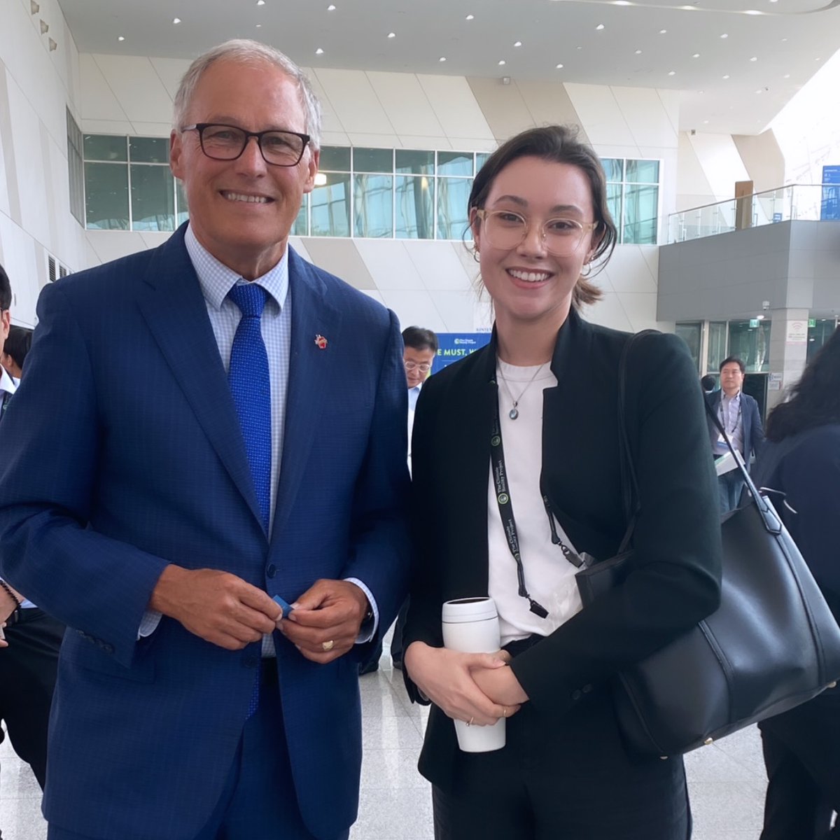 arasmellah's tweet photo. Had the pleasure of meeting
@GovInslee today at The Climate Reality Project in Seoul. Whidbey Island, check us out! 😱🤩😄 #theclimaterealityproject https://t.co/c6bExIsttM
