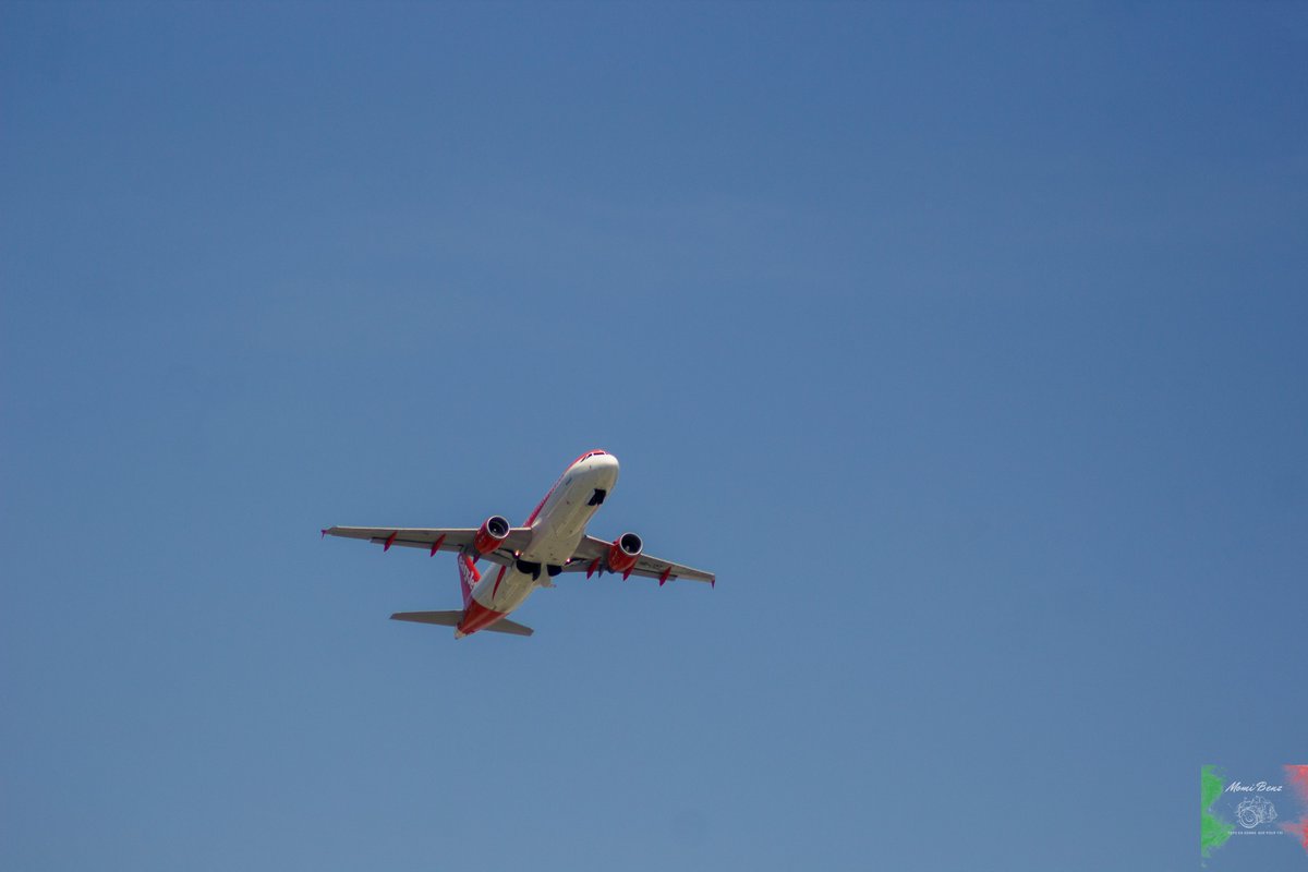 BenzMomi's tweet photo. #airport #airportlook #airportgeneva #geneva #genevaswitzerland #swizerland #swiss #airplane #loveairplanes #takeoff #easyjet #photooftheday #photo #photography #lovephoto #orange #sky #flight #momibenz #passion #passionphoto #passionairplane https://t.co/yNWTasfGk7