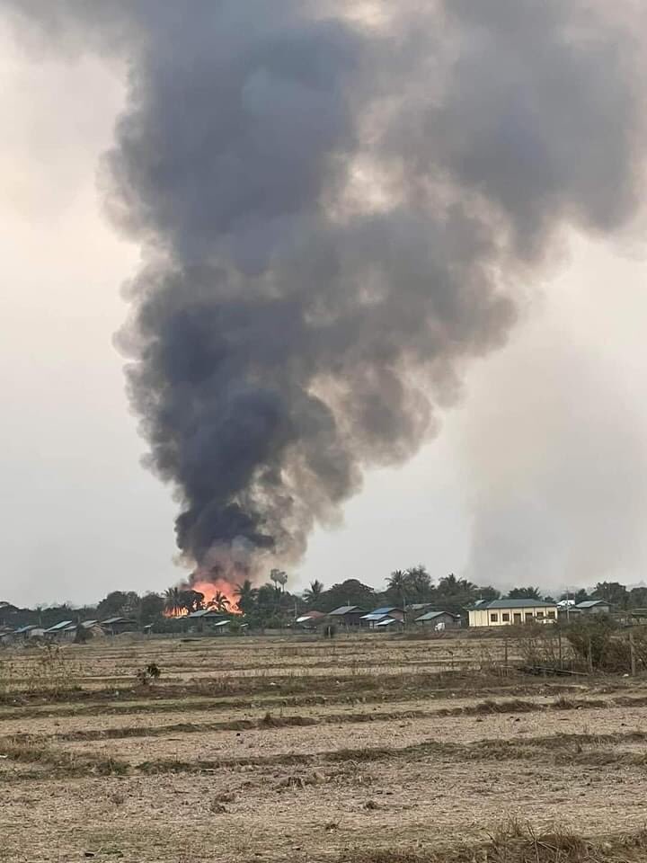 spring_2021's tweet photo. On the morning of Aug19, SAC Troops invaded and abducted More than 50 people from the MyaLel village in BanMaw Tsp, Kachin state. The SAC Troops burned down 2 villages, stole public properties , and patrolled the area.

#HelpMyanmarIDPs 
#2023Aug19Coup 
#WhatsHappeningInMyanmar https://t.co/8c9GC1zMNw